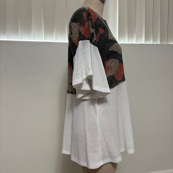 NWT HOPELY Boutique White Camo Women's Button Front Relaxed Fit  Blouse Medium - Picture 2 of 5